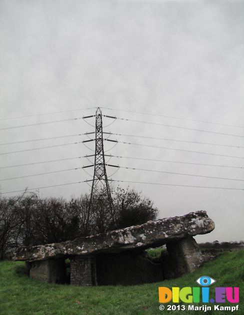 SX33114-5 Old and new at Tinkinswood burial chamber